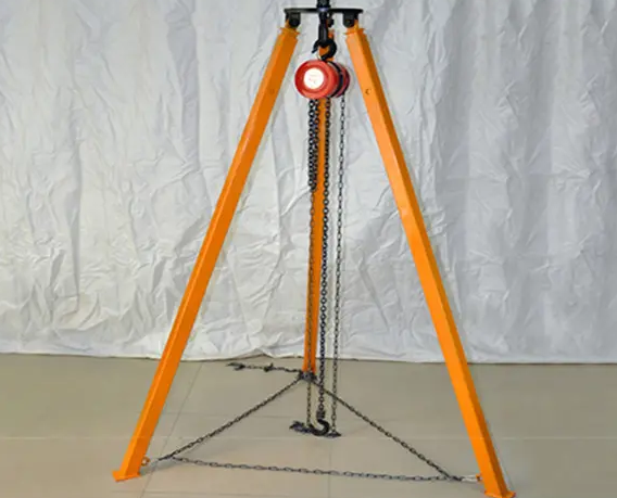 井下作業設備操作維修工怎么使用起重三腳架